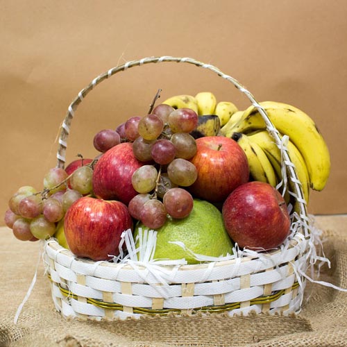Edit01_0eb5e79b-2eab-415a-8021-82fc82dff400.jpg 5kg Mix Seasonal Fruit In Basket - Image 1